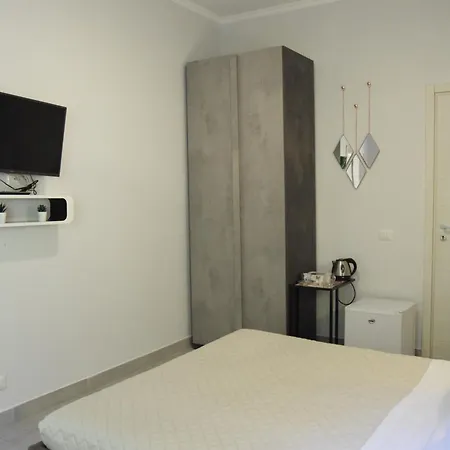 לינה וארוחת בוקר Saint Peter Elegance 4*